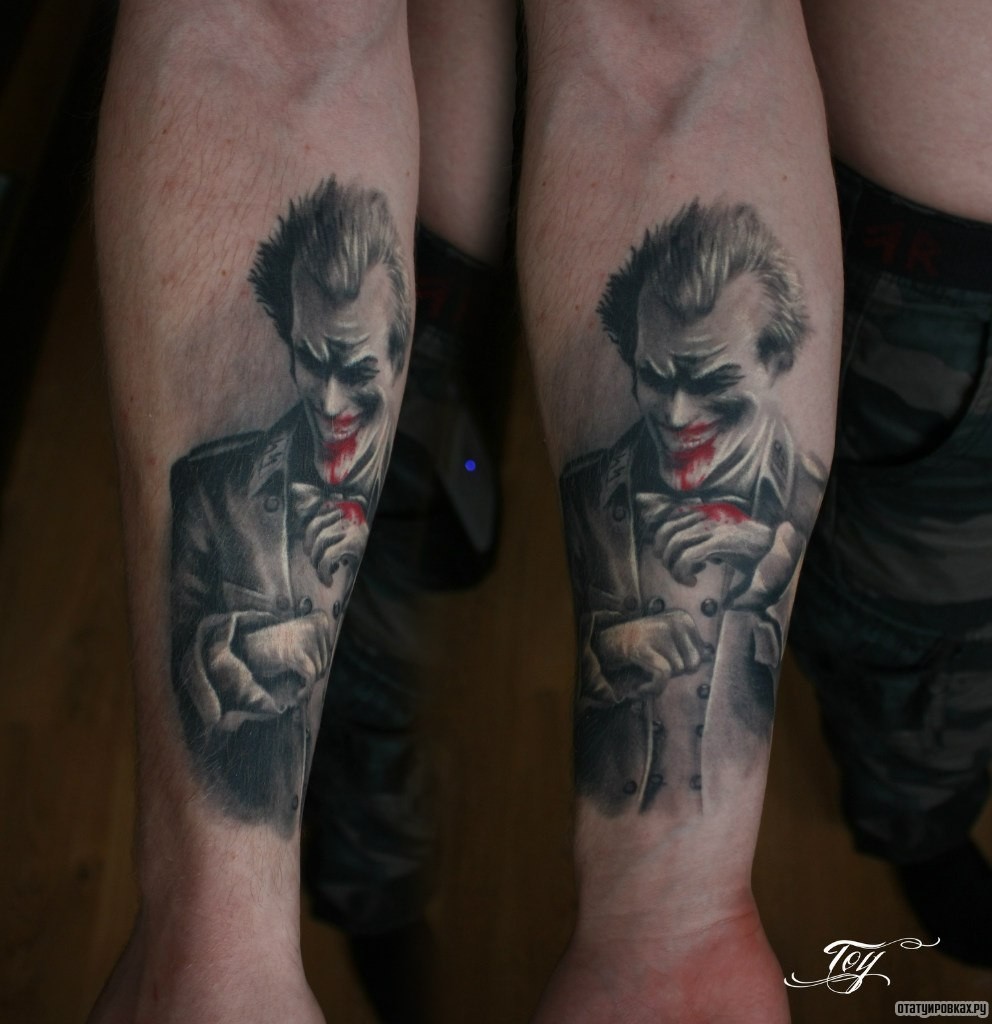 Фотография татуировки под названием «Человек с кровью на губах»