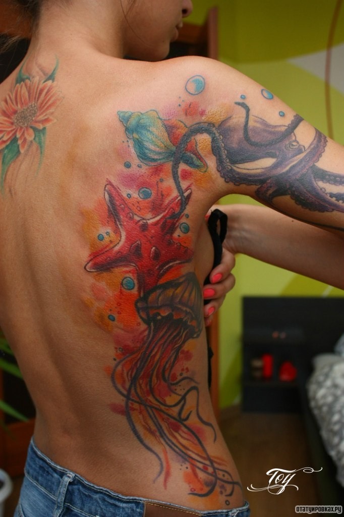 Фотография татуировки под названием «Подводный мир, медуза, морская звезда и осьминог»