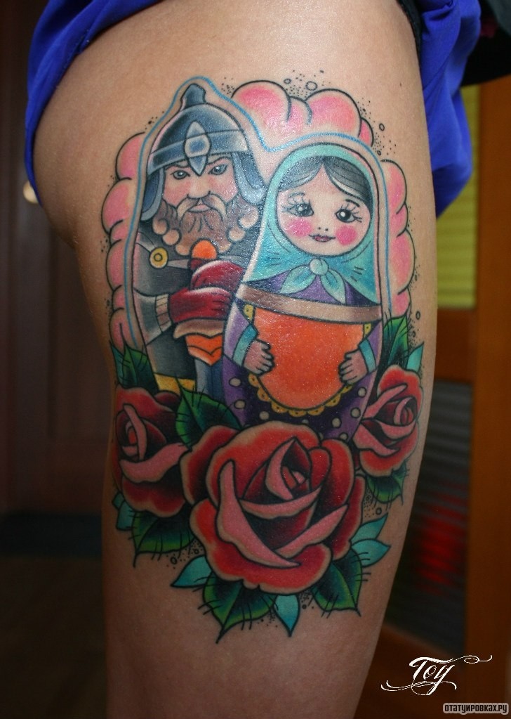 Фотография татуировки под названием «Две матрешки, одна из них воин»