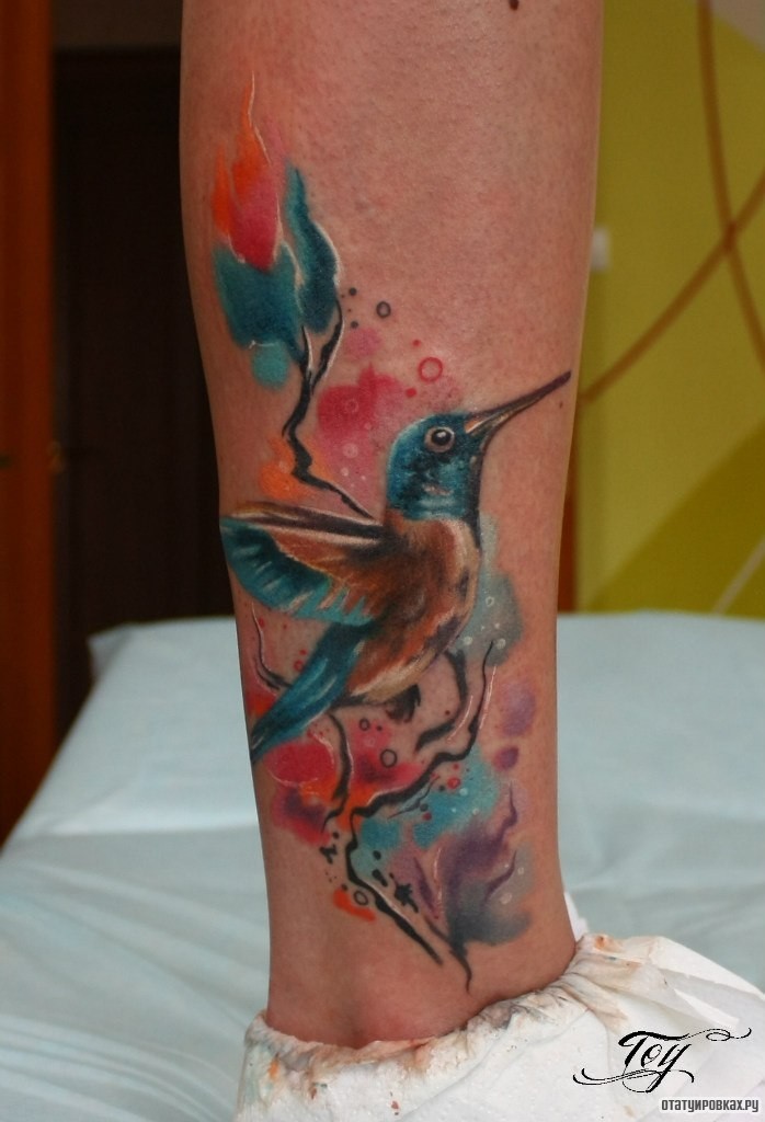 Фотография татуировки под названием «Колибри и цветок»