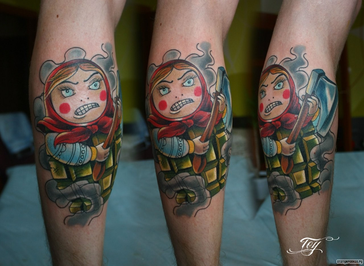 Фотография татуировки под названием «Матрешка с топором»