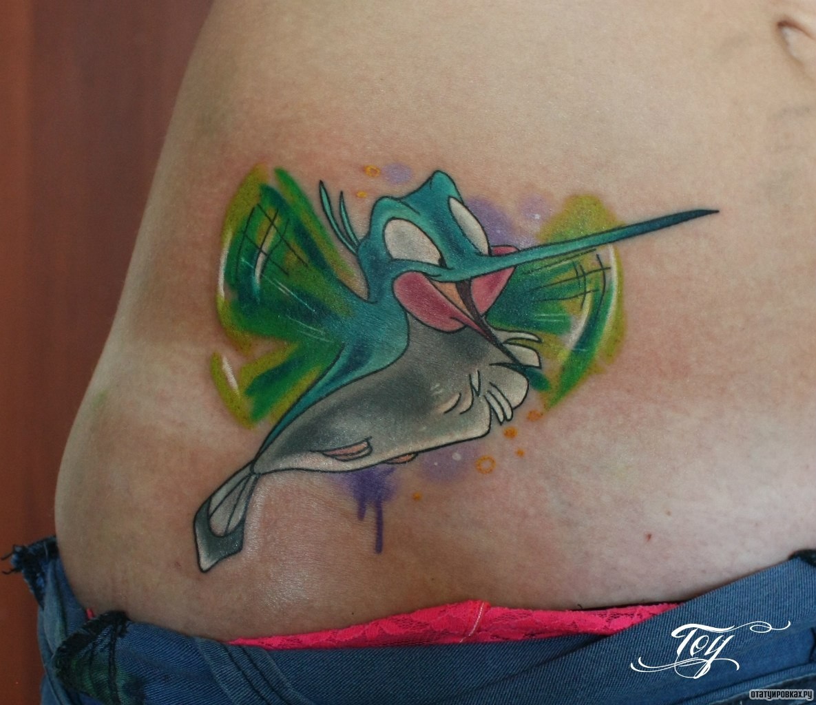 Фотография татуировки под названием «Довольная птичка колибри»