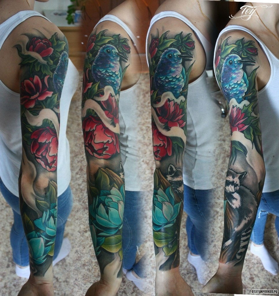 Фотография татуировки под названием «Колибри в цветах»