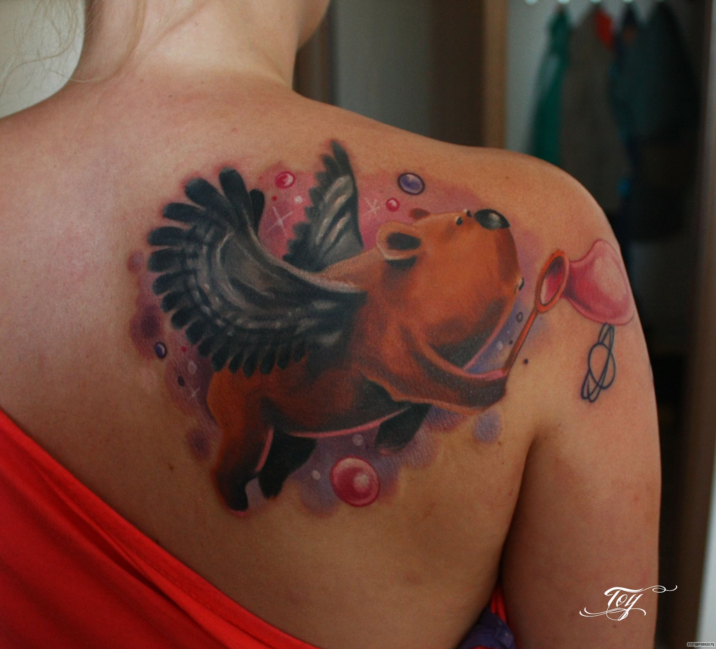 Фотография татуировки под названием «Медведь с крыльями»