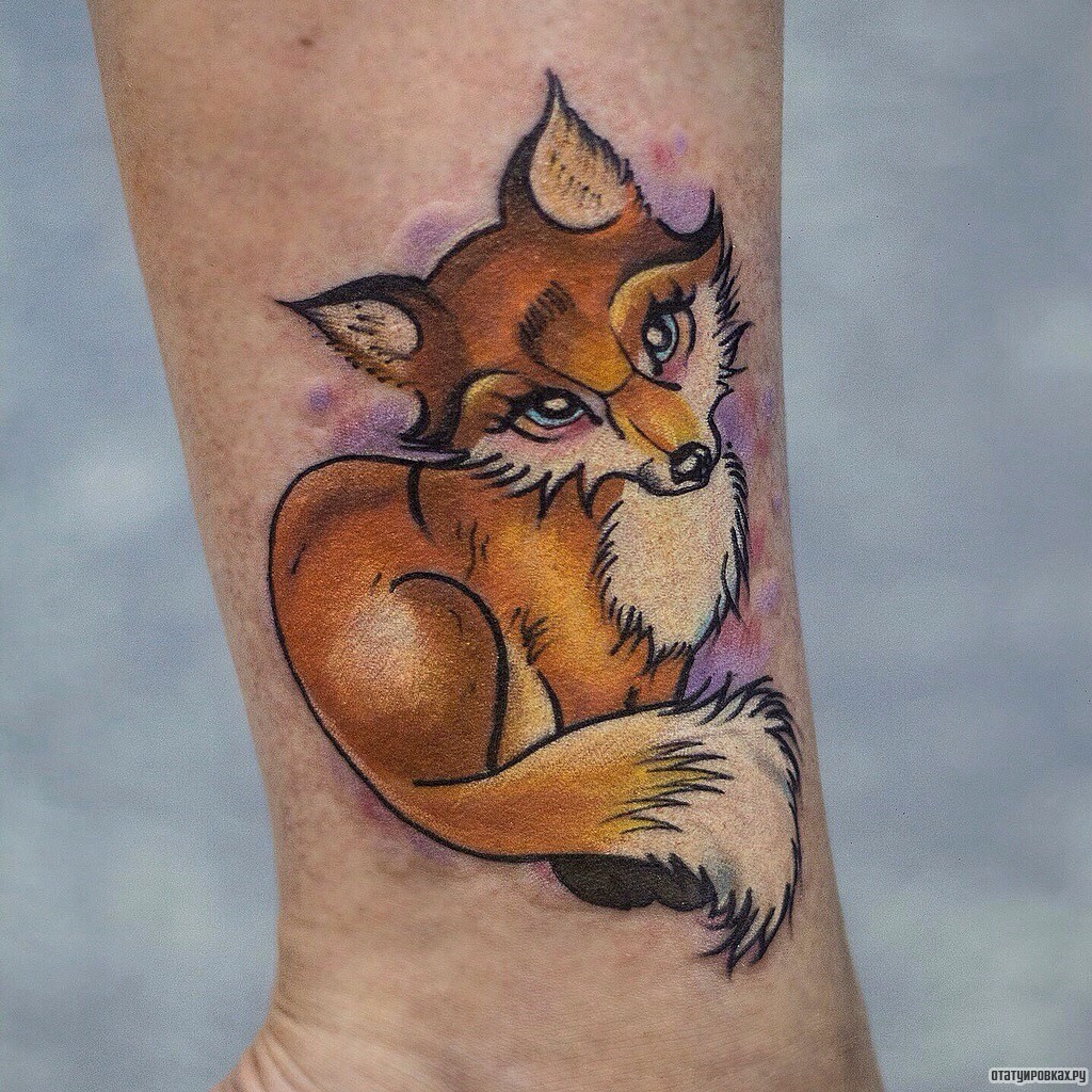 Фотография татуировки под названием «Лиса на голени девушки»