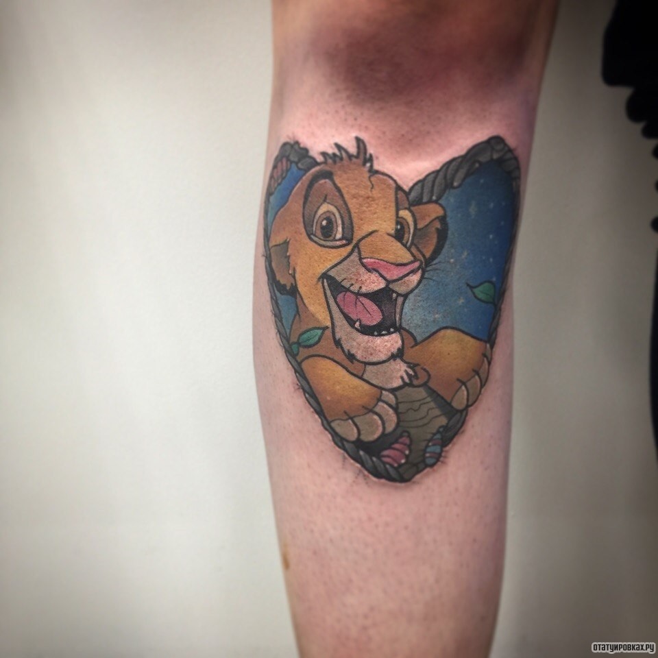Фотография татуировки под названием «Львица в сердце из мультика»