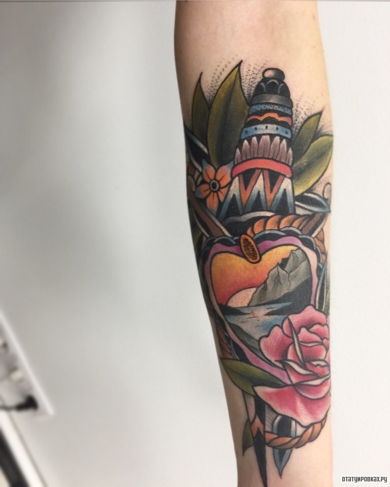 Фотография татуировки под названием «Кинжал, сердце и роза на предплечье»