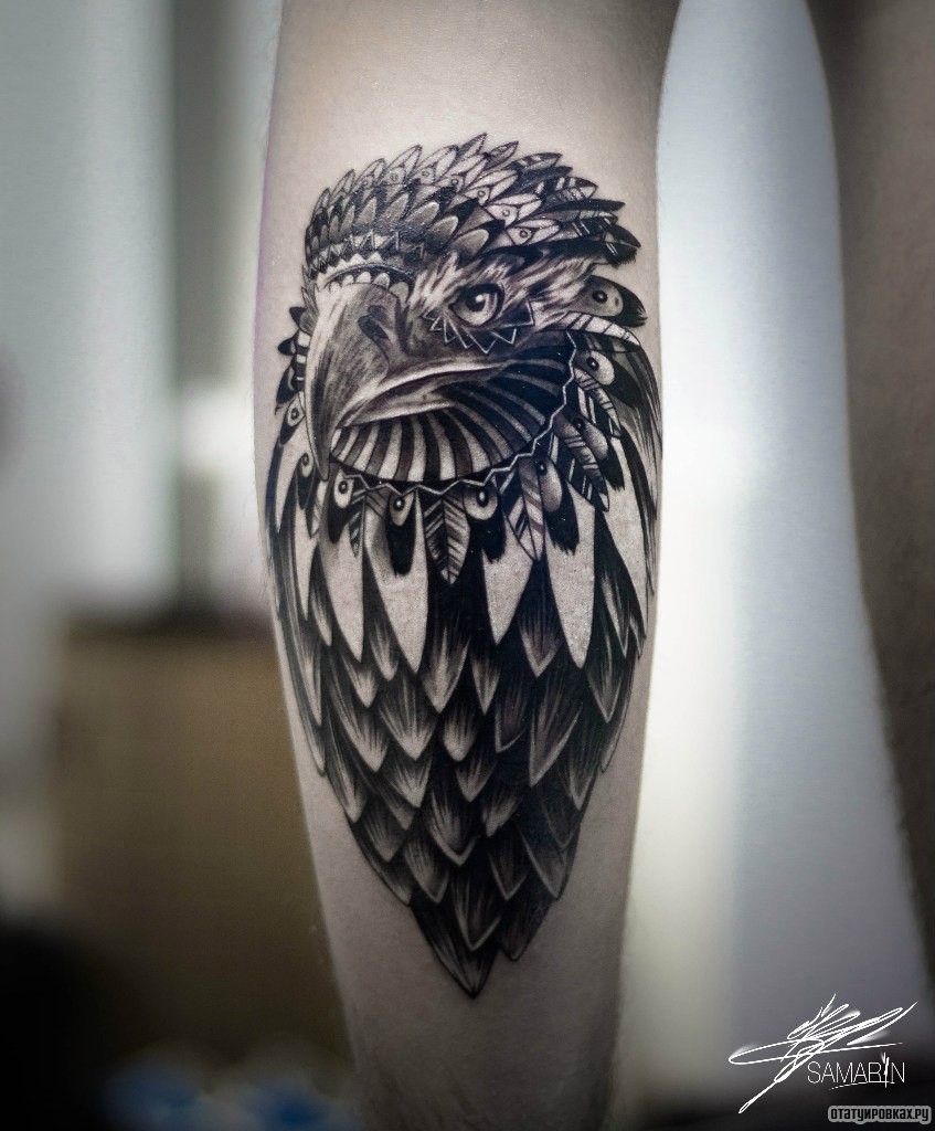 Фотография татуировки под названием «Своеобразный орел на голени»