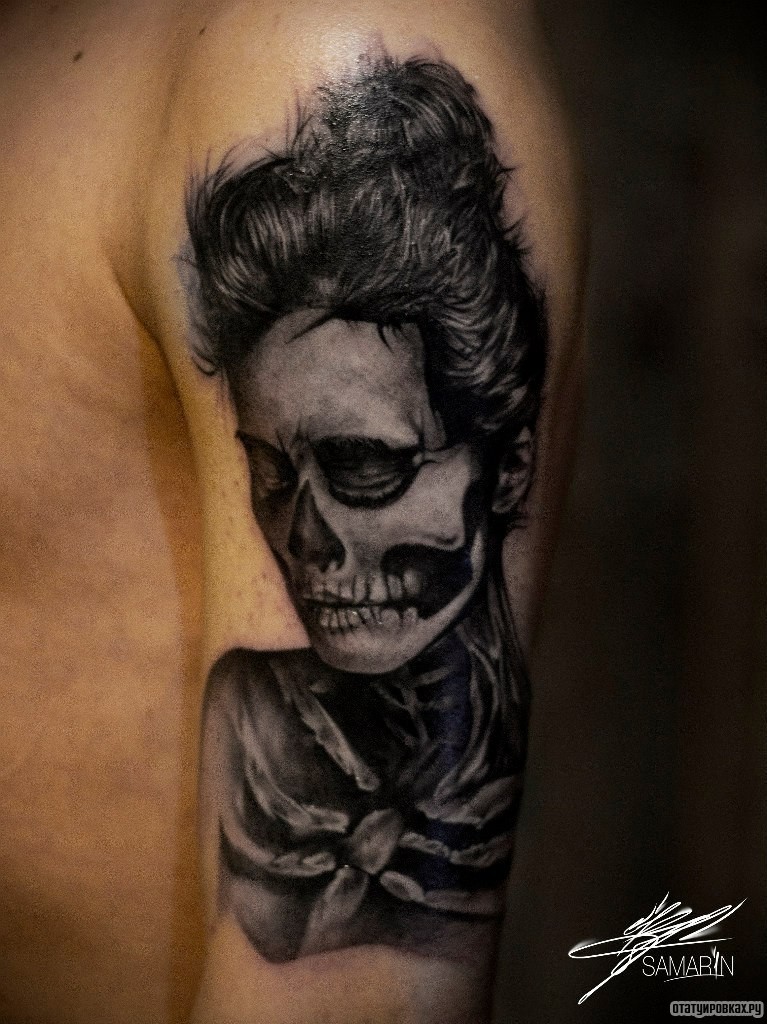 Фотография татуировки под названием «Девушка скелет на плече»