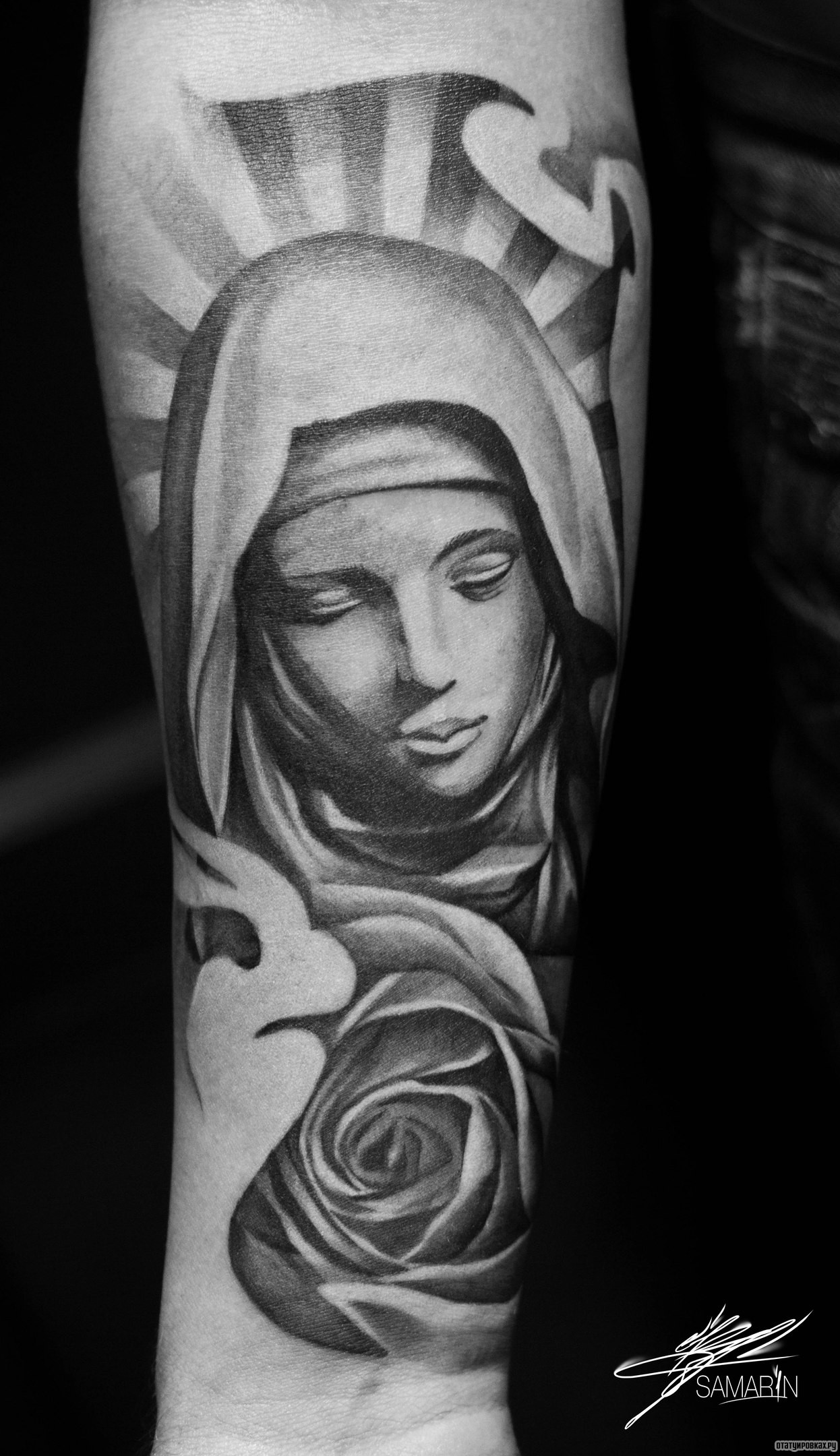 Фотография татуировки под названием «Монашка на предплечье»