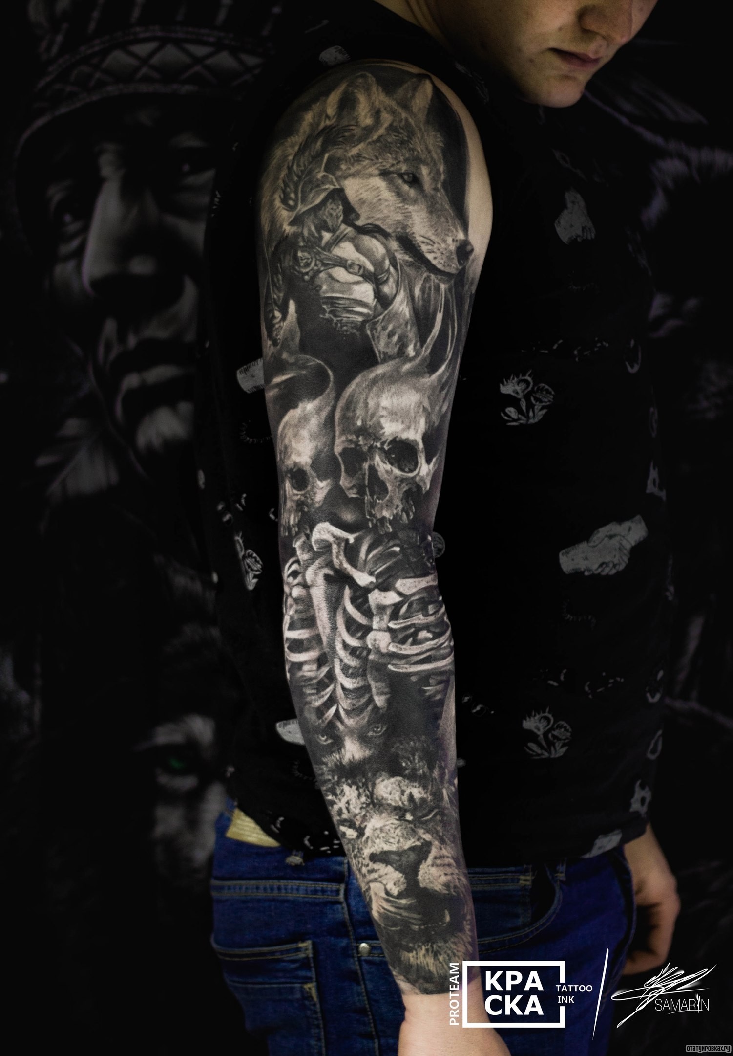 Фотография татуировки под названием «Волк, лев и черепа рукав»