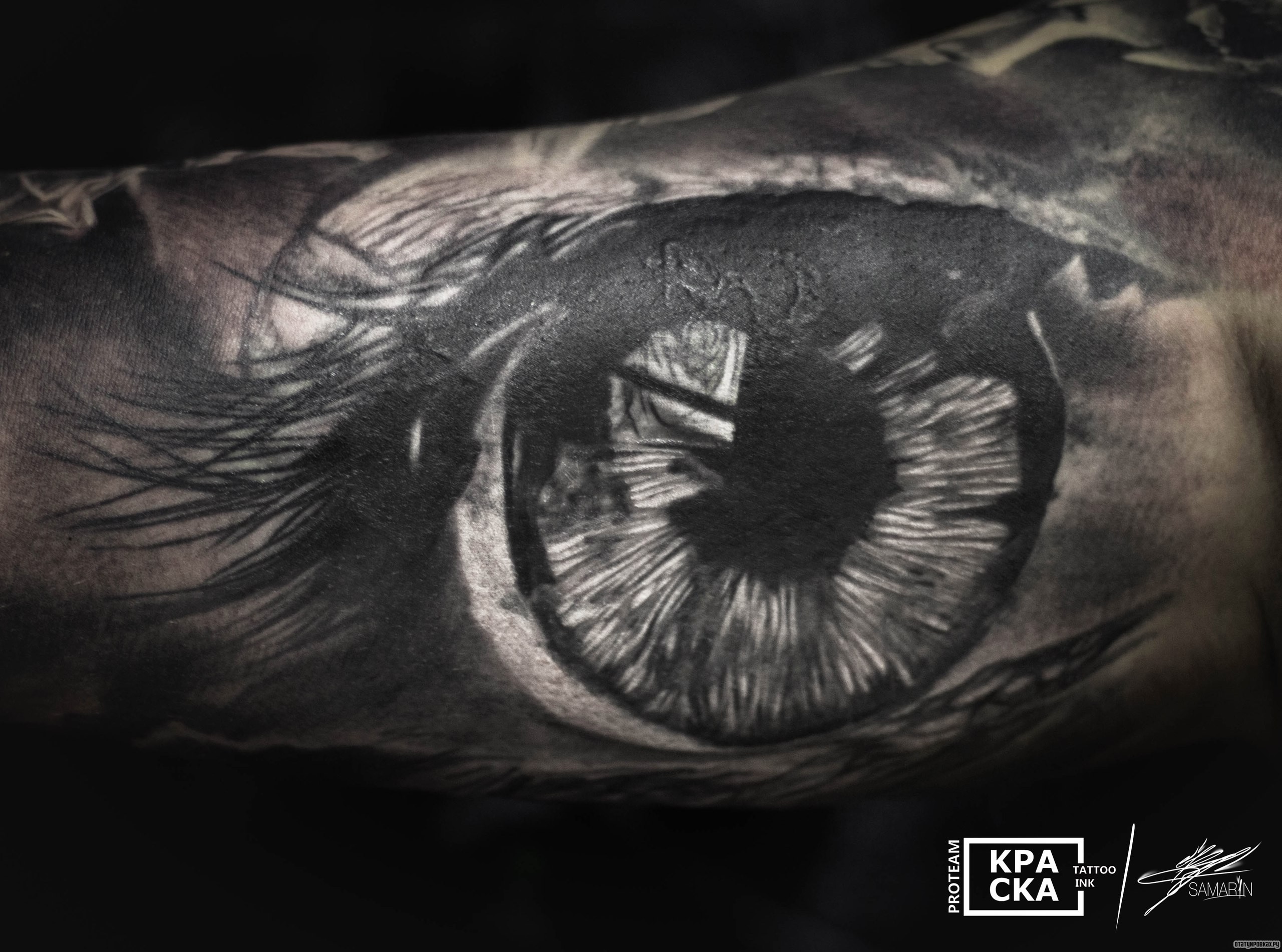 Фотография татуировки под названием «Большой глаз на бицепсе»