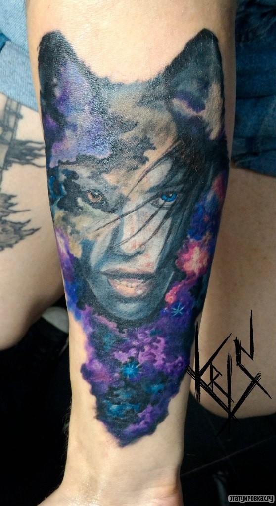 Фотография татуировки под названием «Девушка волк как небо на предплечье»