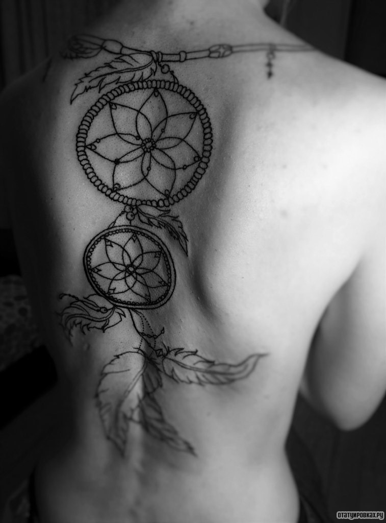 Фотография татуировки под названием «Ловец снов набросок на спине»