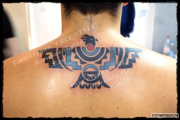 Фотография татуировки под названием «Птица скифская тату на спине»