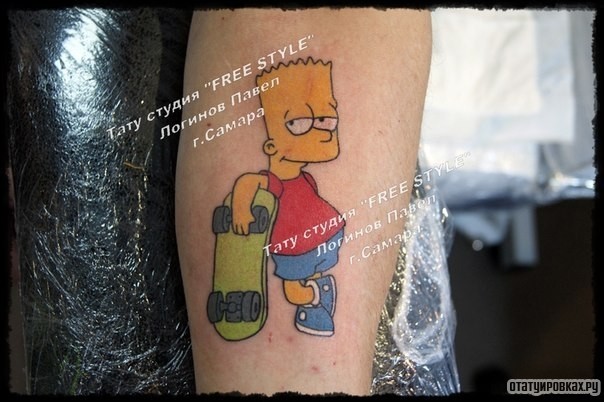 Фотография татуировки под названием «Симпсон со скейтом»