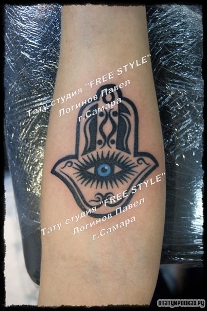 Фотография татуировки под названием «Символ ом на предплечье»