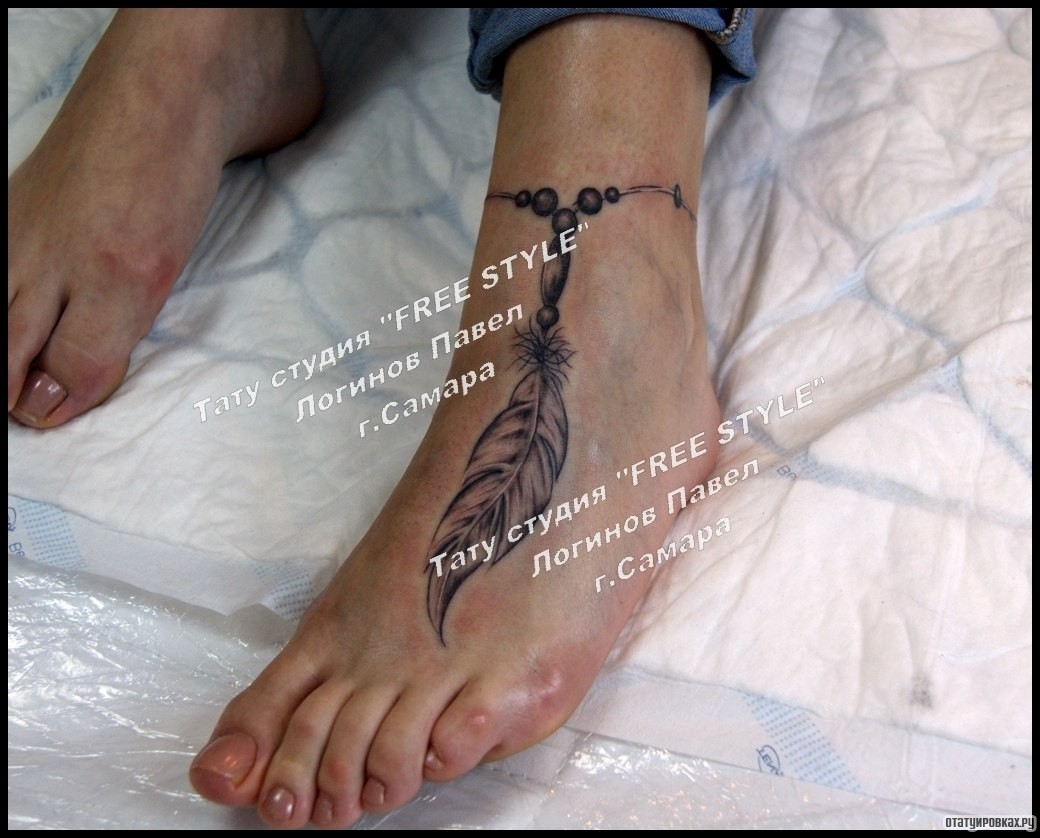 Фотография татуировки под названием «Перо браслет на щиколотке»