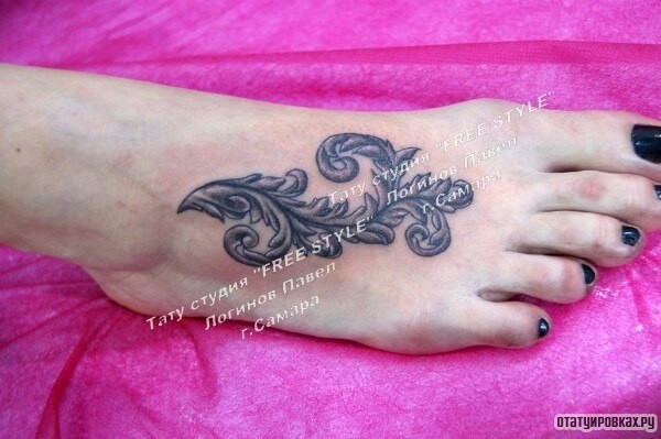 Фотография татуировки под названием «Узор на ступне»