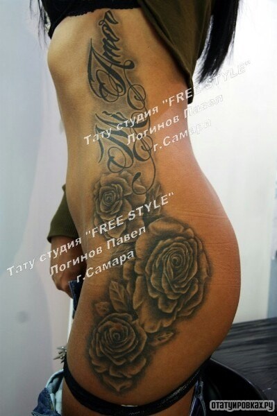 Фотография татуировки под названием «Розы с надписью сбоку тела»