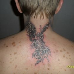 Тату ангел с драконом на спине