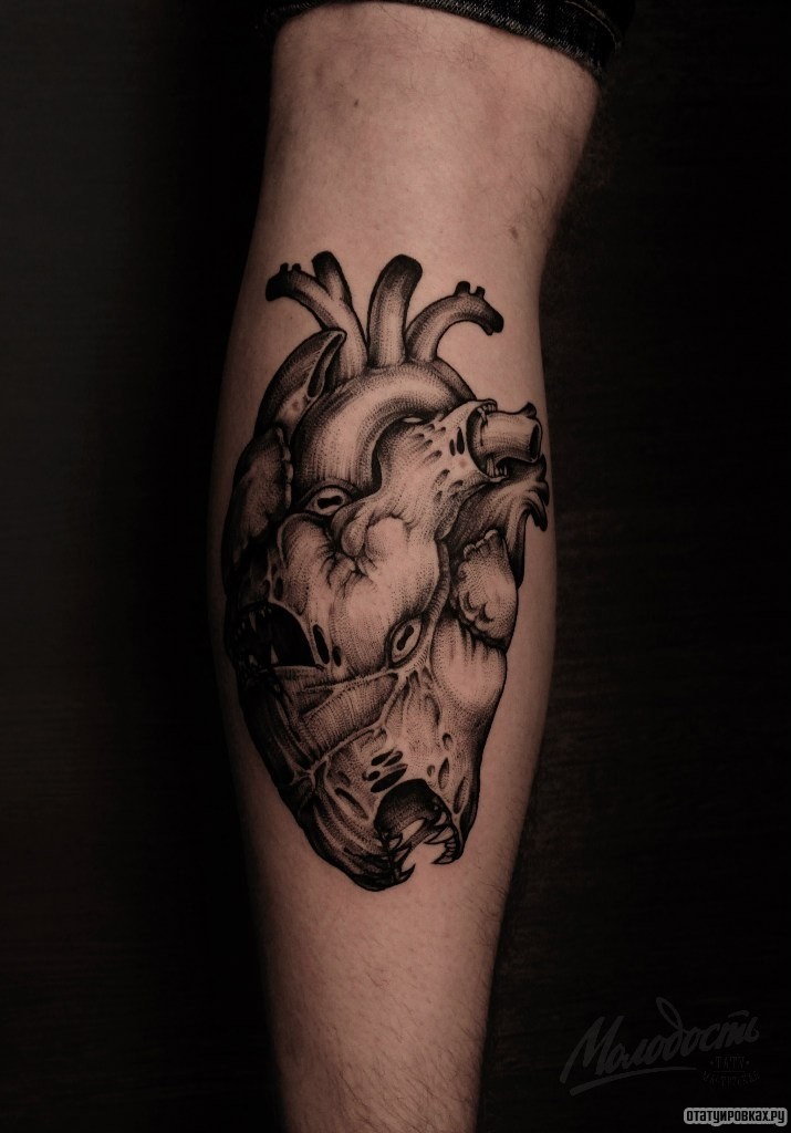 Фотография татуировки под названием «Сердце жуткое»