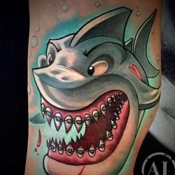 Тату акула с острыми зубами