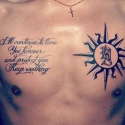 Звезда в виде солнца и надпись на груди
