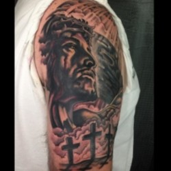 Иисус с крестами на плече