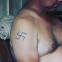 Тату нацистский крест