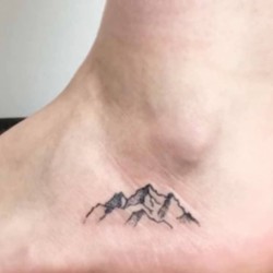 Маленькие горы на ступне