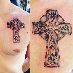 Кельтский крест на груди