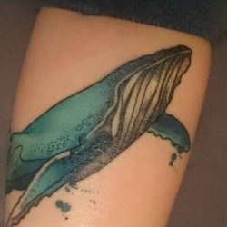 Синий кит на предплечье