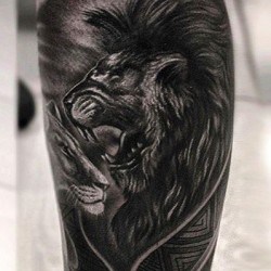 Лев с львицей на голени