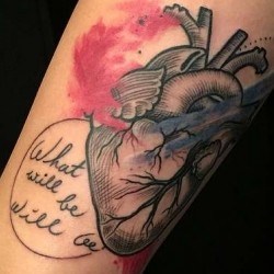 Сердце, надпись и дерево на плече