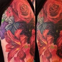 Лилия с розами на плече