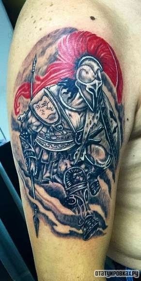 Фотография татуировки под названием «Воин с копьем»