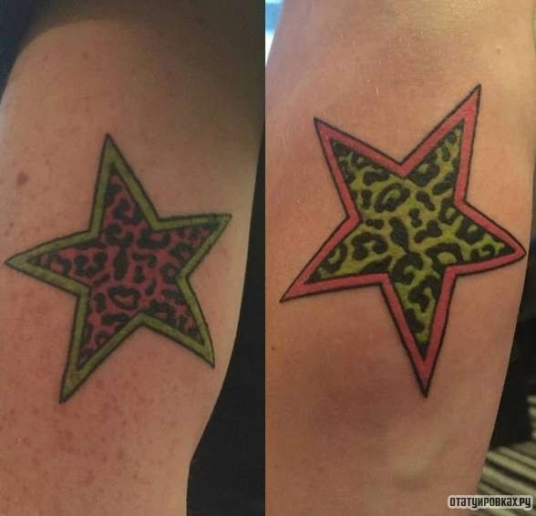 Фотография татуировки под названием «Зелено красные звезды»