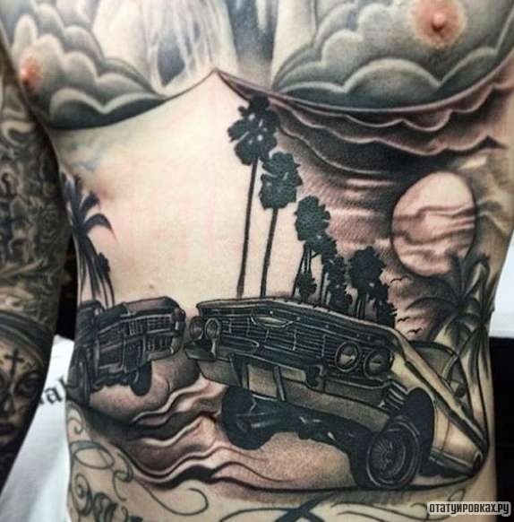 Фотография татуировки под названием «Авто на фоне пальм»