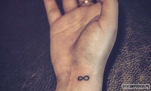 Фотография татуировки под названием «Бесконечность маленькая»