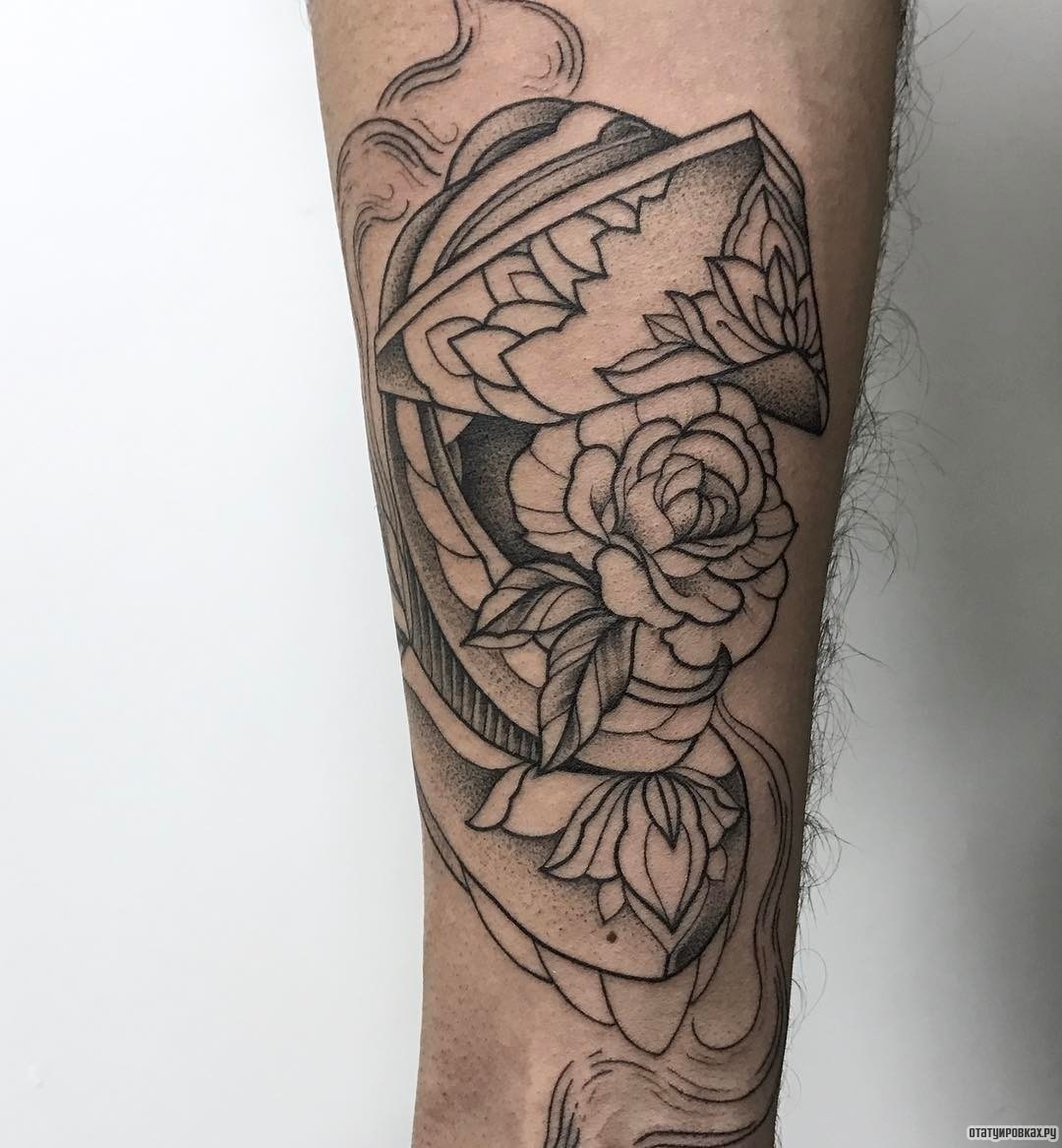 Фотография татуировки под названием «Узор с розами»