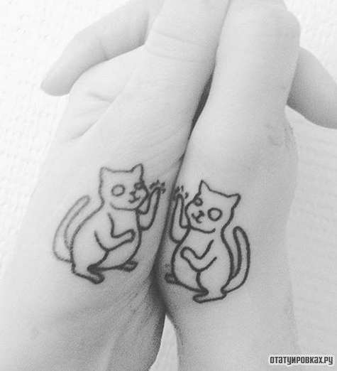 Фотография татуировки под названием «Два кота из линий»
