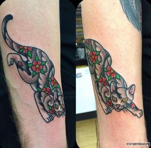 Фотография татуировки под названием «Кот в узорах из цветов»