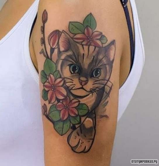 Фотография татуировки под названием «Кот в цветах»