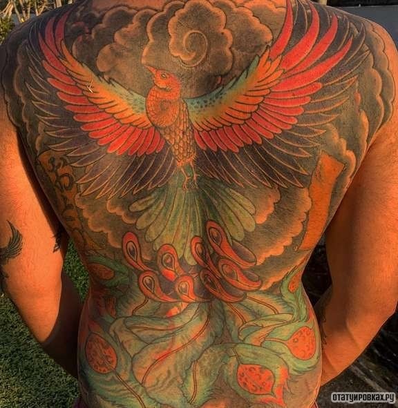 Фотография татуировки под названием «Феникс в полете»