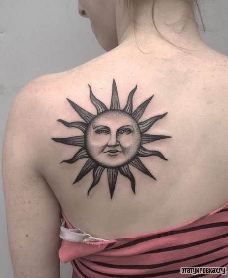 Фотография татуировки под названием «Солнце с щечками»
