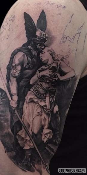 Фотография татуировки под названием «Викинг спаситель»