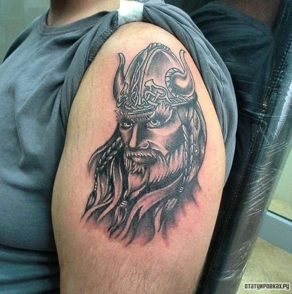 Фотография татуировки под названием «Викинг»