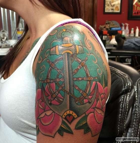 Фотография татуировки под названием «Якорь и две розы»