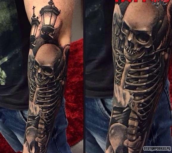 Фотография татуировки под названием «Скелет со светильниками»